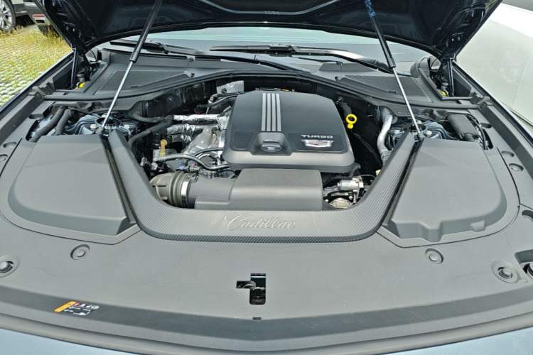 Used Cadillac CT6 2023 28T Fashion Edition Engine Bay