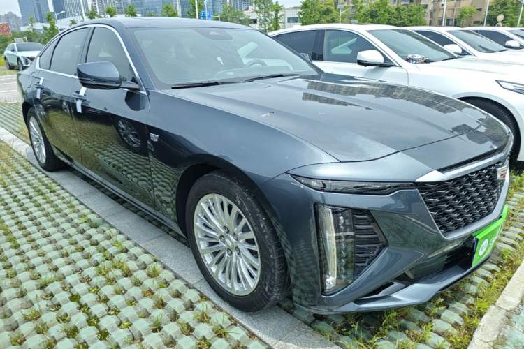 Used Cadillac CT6 2023 28T Fashion Edition Front Right 45 Deg