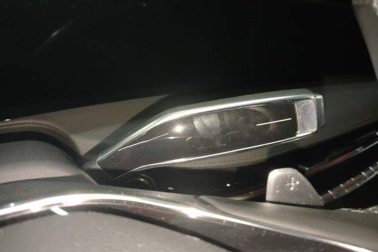 Used Cadillac CT6 2023 28T Platinum Edition Gear Lever