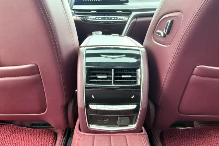 Used Cadillac CT6 2023 28T Platinum Edition Interior 10