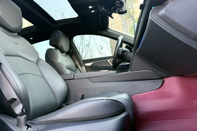 Used Cadillac CT6 2023 28T Luxury Version Interior 12