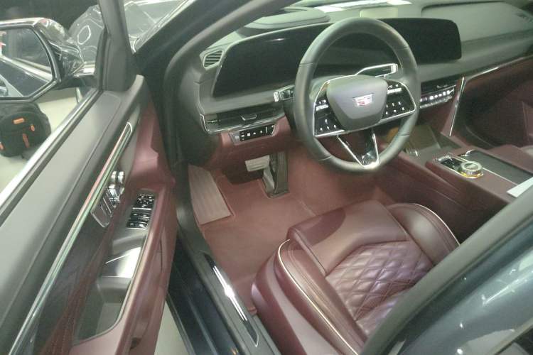 Used Cadillac CT6 2023 28T Platinum Edition Interior 3