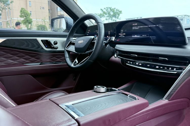 Used Cadillac CT6 2023 28T Platinum Edition Interior 4