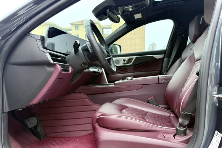Used Cadillac CT6 2023 28T Platinum Edition Interior 8