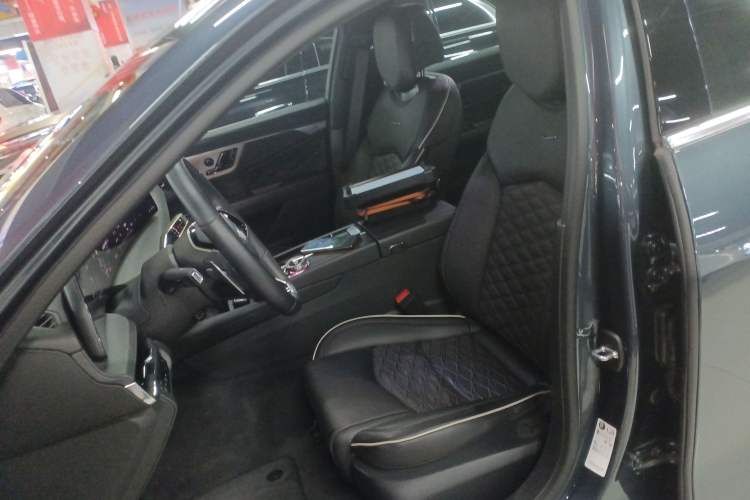 Used Cadillac CT6 2023 28T Platinum Edition Left Front Seat