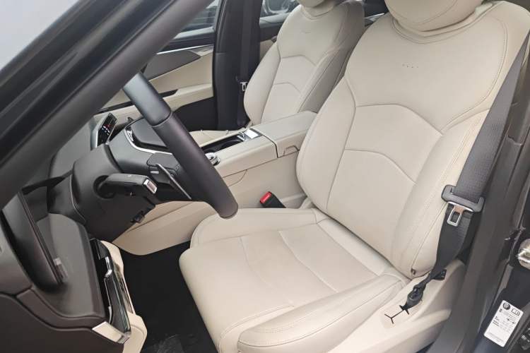 Used Cadillac CT6 2023 28T Fashion Edition Left Front Seat