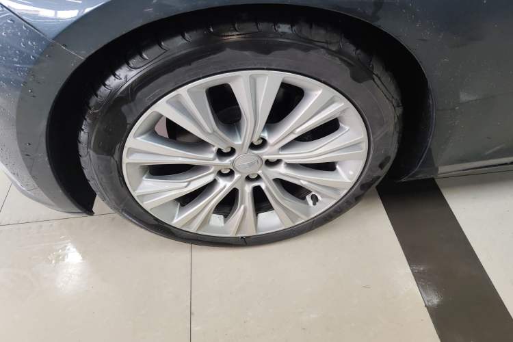 Used Cadillac CT6 2023 28T Prestige Model Left Front Wheel Hub