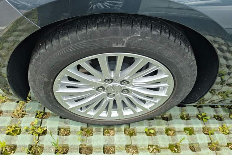 Used Cadillac CT6 2023 28T Fashion Edition Left Front Wheel Hub