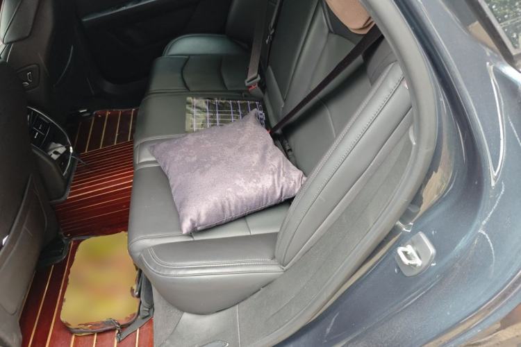 Used Cadillac CT6 2023 28T Luxury Version Left Rear Seat