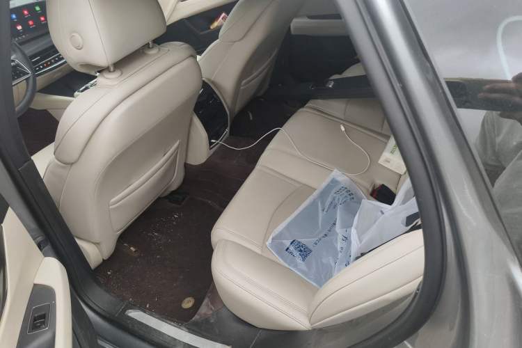 Used Cadillac CT6 2023 28T Fashion Edition Left Rear Seat