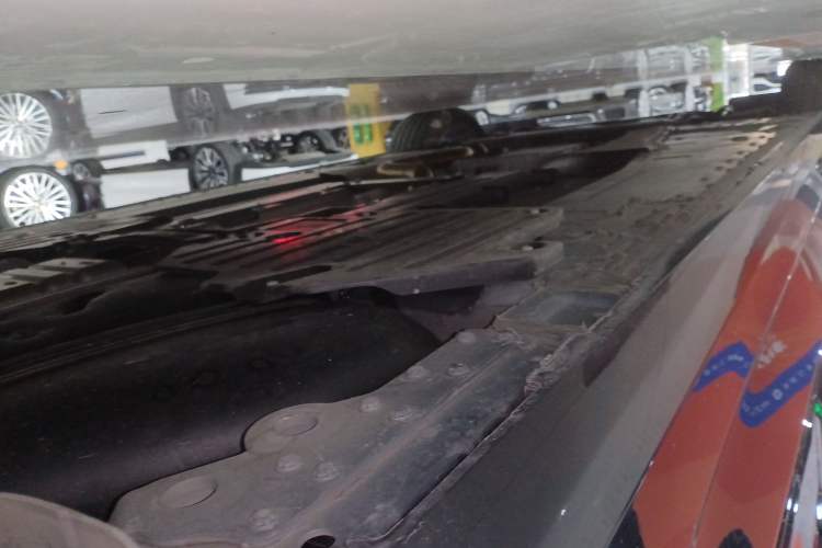 Used Cadillac CT6 2023 28T Platinum Edition Left Side Sill