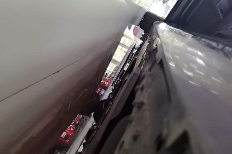 Used Cadillac CT6 2023 28T Luxury Version Left Side Sill