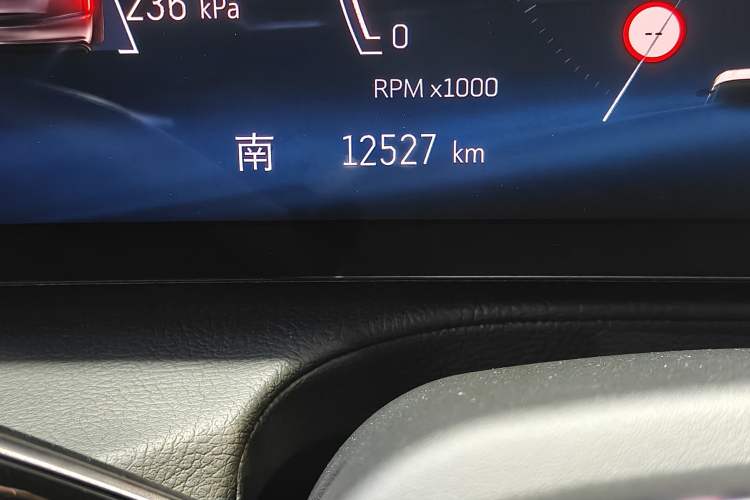 Used Cadillac CT6 2023 28T Luxury Version Odometer Close Up