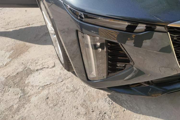 Used Cadillac CT6 2023 28T Luxury Version Right Front Headlight