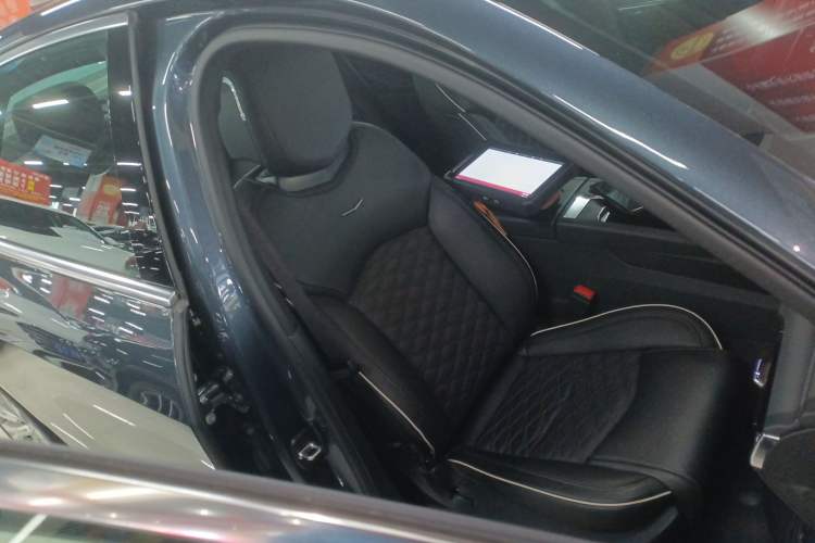 Used Cadillac CT6 2023 28T Platinum Edition Right Front Seat