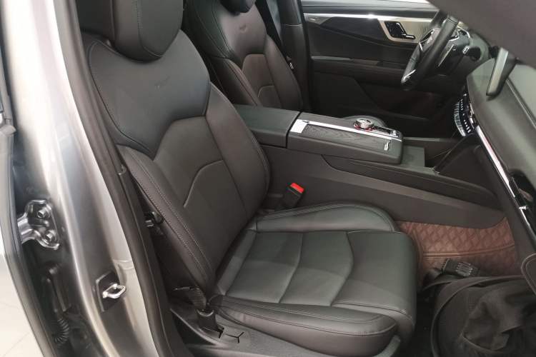 Used Cadillac CT6 2023 28T Luxury Version Right Front Seat