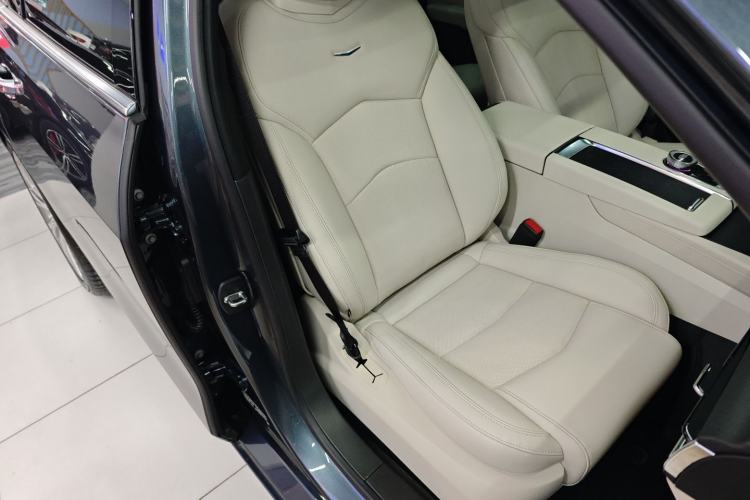 Used Cadillac CT6 2023 28T Luxury Version Right Front Seat