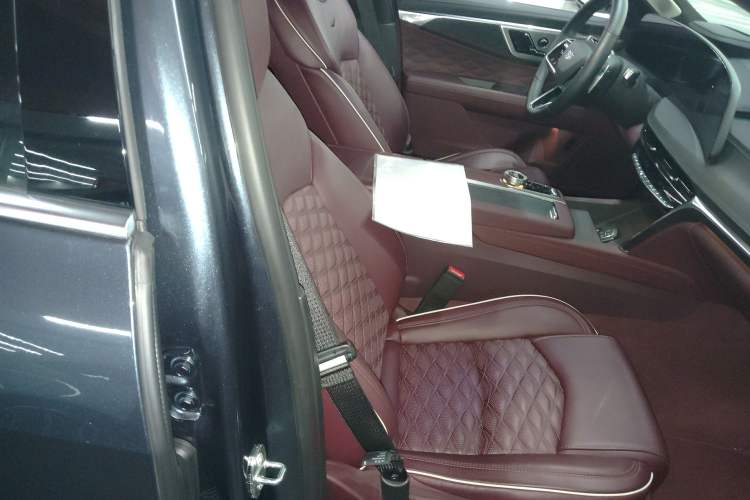 Used Cadillac CT6 2023 28T Platinum Edition Right Front Seat
