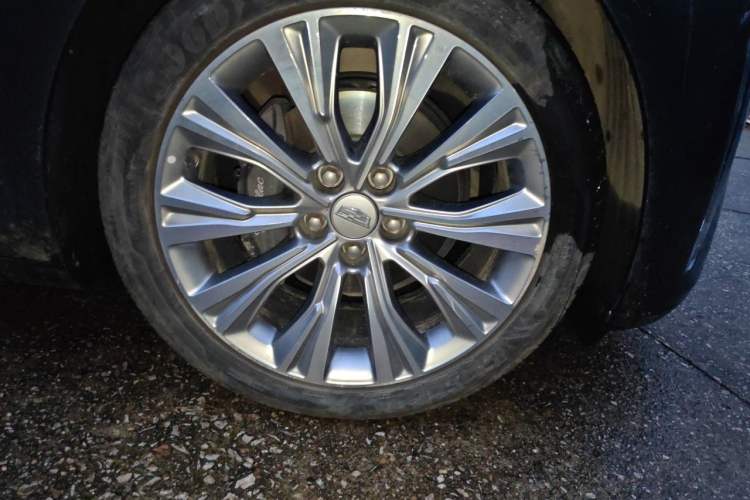 Used Cadillac CT6 2023 28T Prestige Model Right Front Wheel Hub
