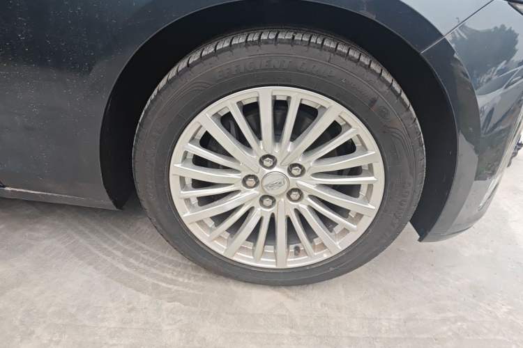 Used Cadillac CT6 2023 28T Fashion Edition Right Front Wheel Hub