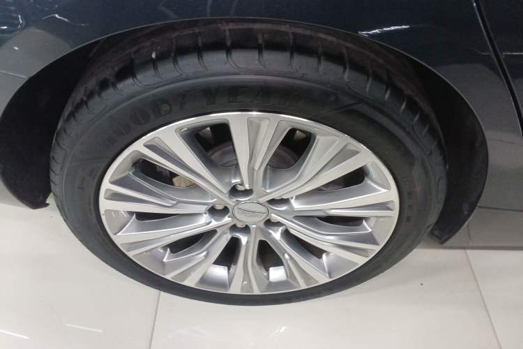 Used Cadillac CT6 2023 28T Platinum Edition Right Rear Wheel Hub