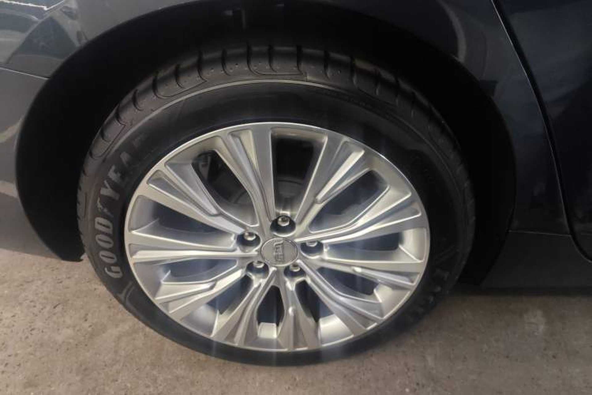 Used Cadillac CT6 2023 28T Platinum Edition Right Rear Wheel Hub