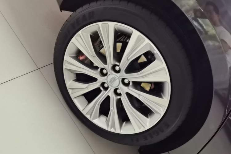 Used Cadillac CT6 2023 28T Luxury Version Right Rear Wheel Hub