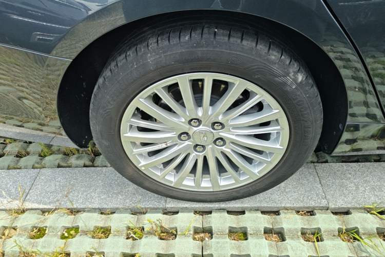 Used Cadillac CT6 2023 28T Fashion Edition Right Rear Wheel Hub