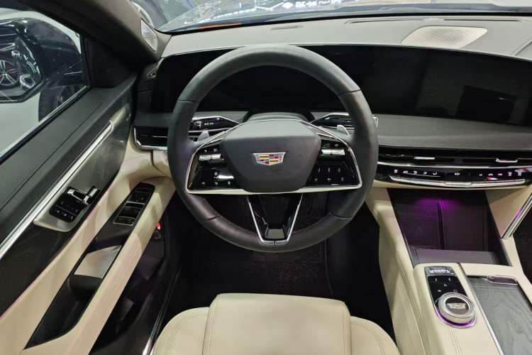 Used Cadillac CT6 2023 28T Luxury Version Steering Wheel