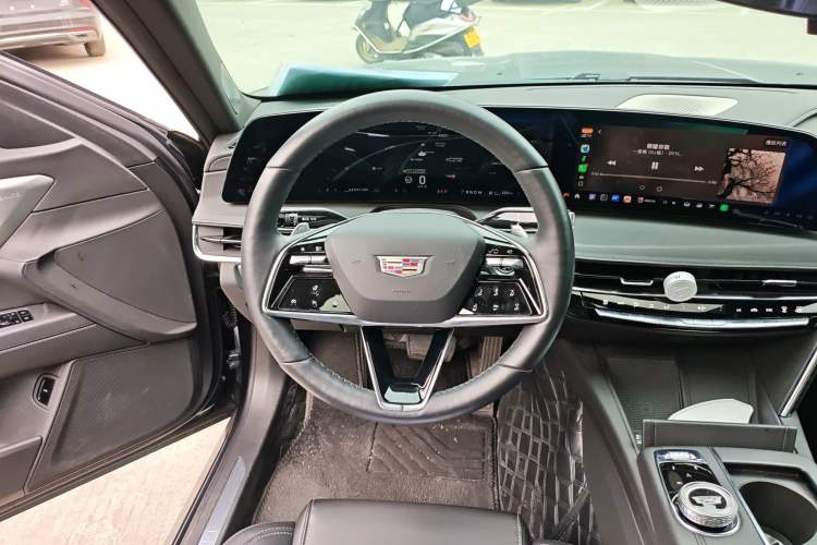Used Cadillac CT6 2023 28T Luxury Version Steering Wheel