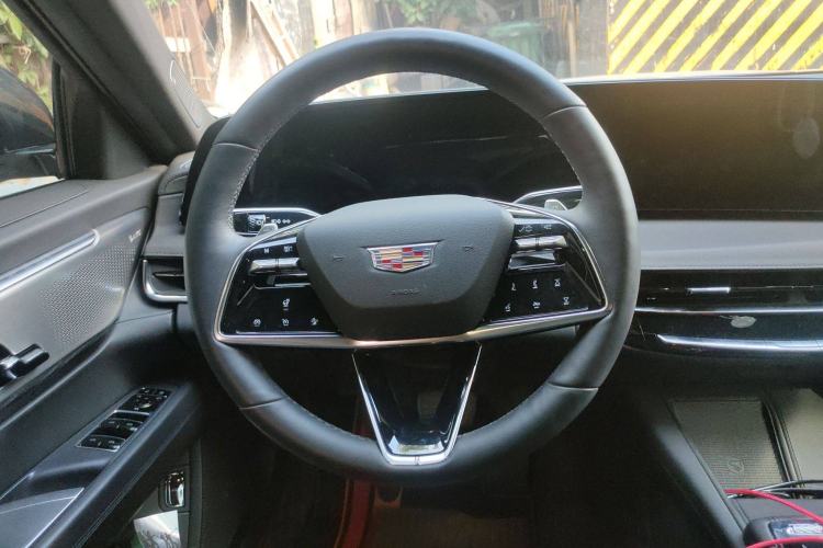 Used Cadillac CT6 2023 28T Luxury Version Steering Wheel