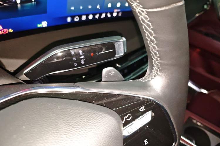 Used Cadillac CT6 2023 28T Platinum Edition Gear Lever