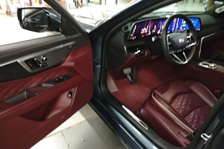 Used Cadillac CT6 2023 28T Platinum Edition Interior 3