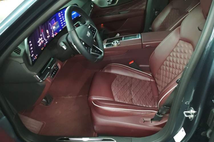 Used Cadillac CT6 2023 28T Platinum Edition Left Front Seat