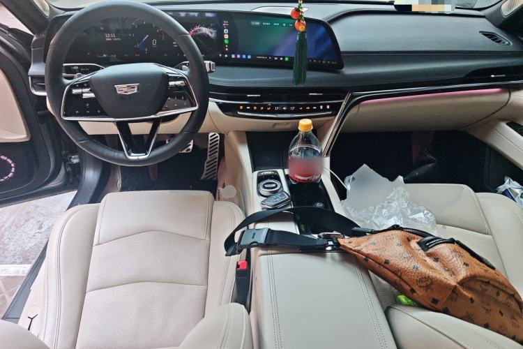 Used Cadillac CT6 2023 28T Luxury Version Center Console