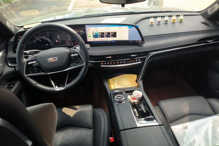 Used Cadillac CT6 2023 28T Luxury Version Center Console