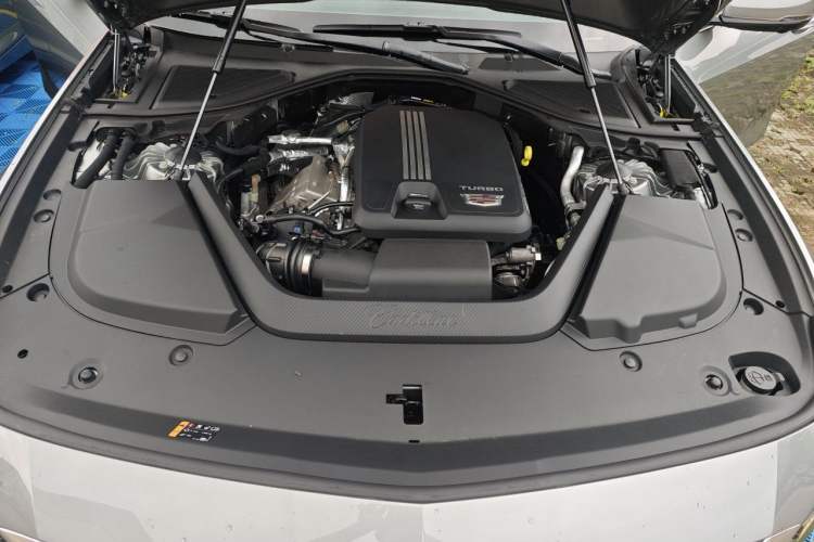 Used Cadillac CT6 2023 28T Luxury Version Engine Bay
