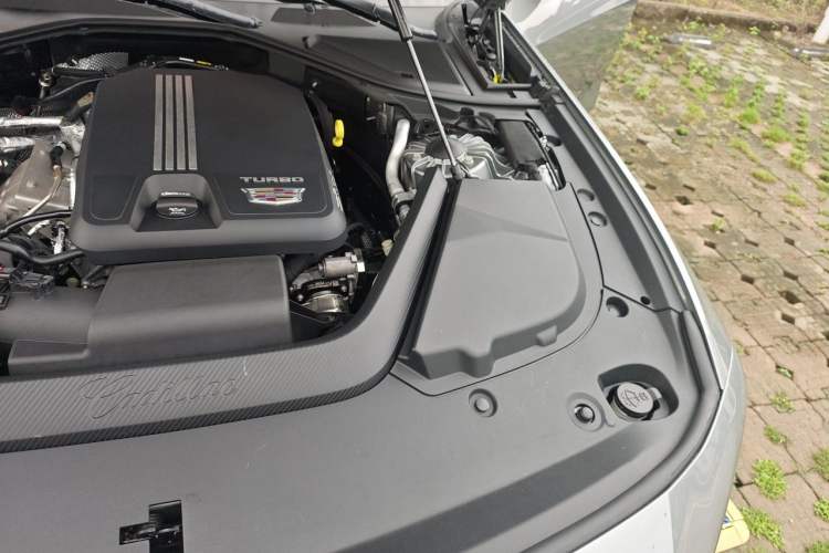 Used Cadillac CT6 2023 28T Luxury Version Engine Bay Left