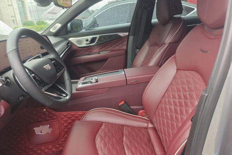 Used Cadillac CT6 2023 28T Luxury Version Left Front Seat