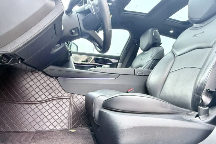 Used Cadillac CT6 2023 28T Luxury Version Left Front Seat