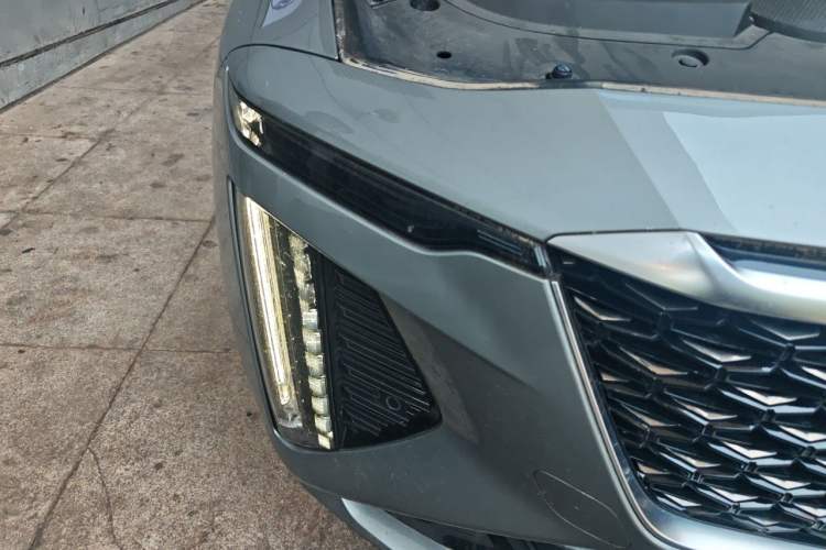 Used Cadillac CT6 2023 28T Luxury Version Right Front Headlight