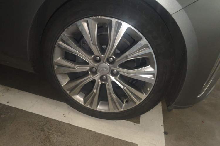 Used Cadillac CT6 2023 28T Prestige Model Right Front Wheel Hub