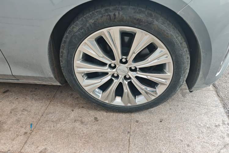 Used Cadillac CT6 2023 28T Luxury Version Right Front Wheel Hub