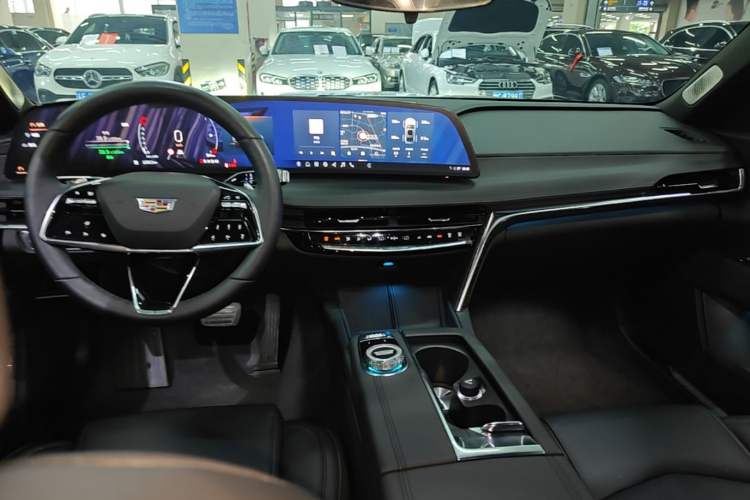 Used Cadillac CT6 2023 28T Luxury Version Center Console