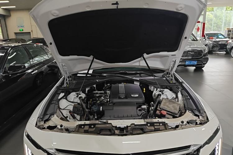 Used Cadillac CT6 2023 28T Luxury Version Engine Bay