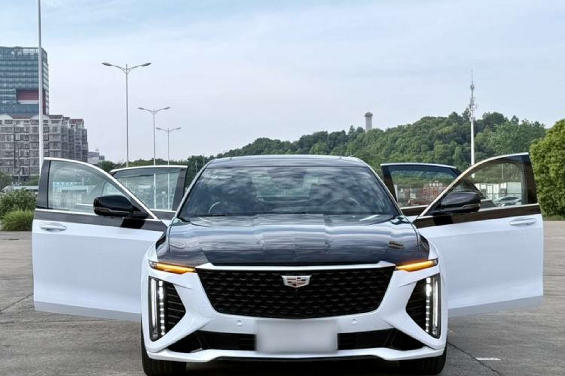 Used Cadillac CT6 2023 28T Platinum Edition Exterior 9