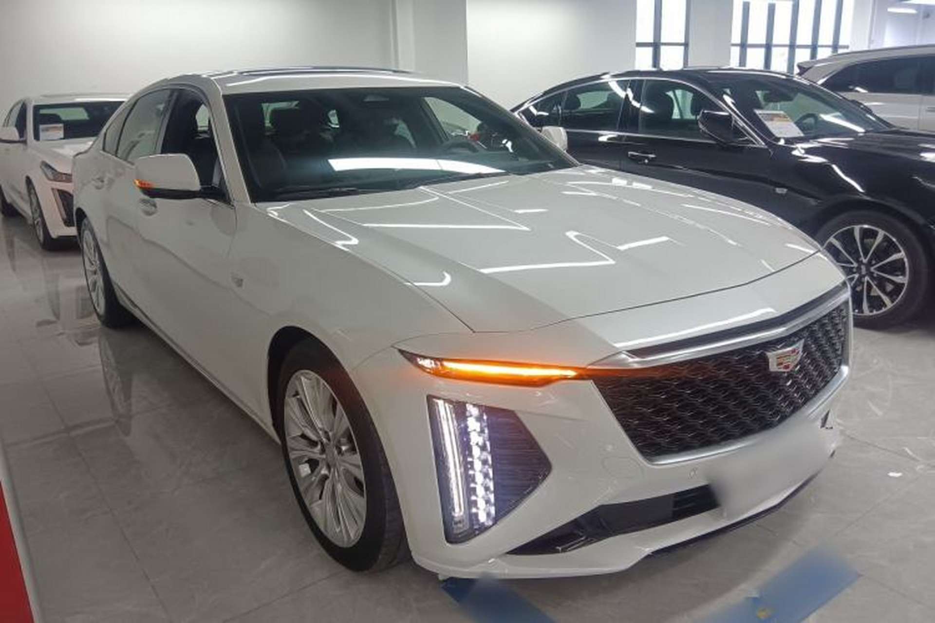 Used Cadillac CT6 2023 28T Luxury Version Front Right 45 Deg