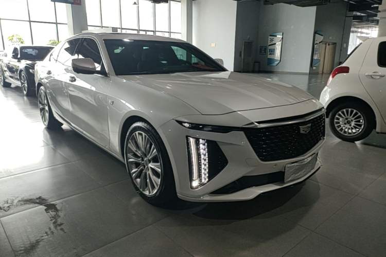 Used Cadillac CT6 2023 28T Luxury Version Front Right 45 Deg