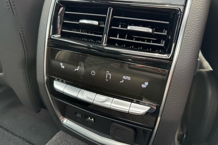 Used Cadillac CT6 2023 28T Platinum Edition Interior 3