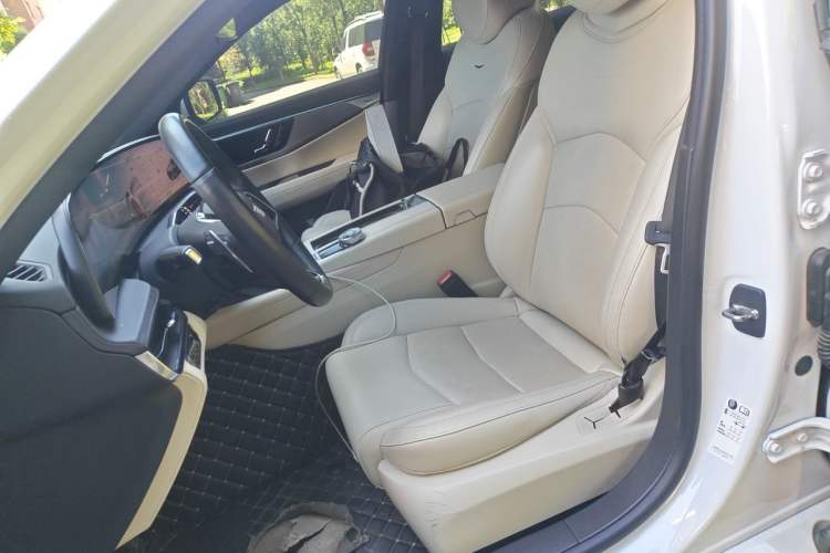 Used Cadillac CT6 2023 28T Fashion Edition Left Front Seat